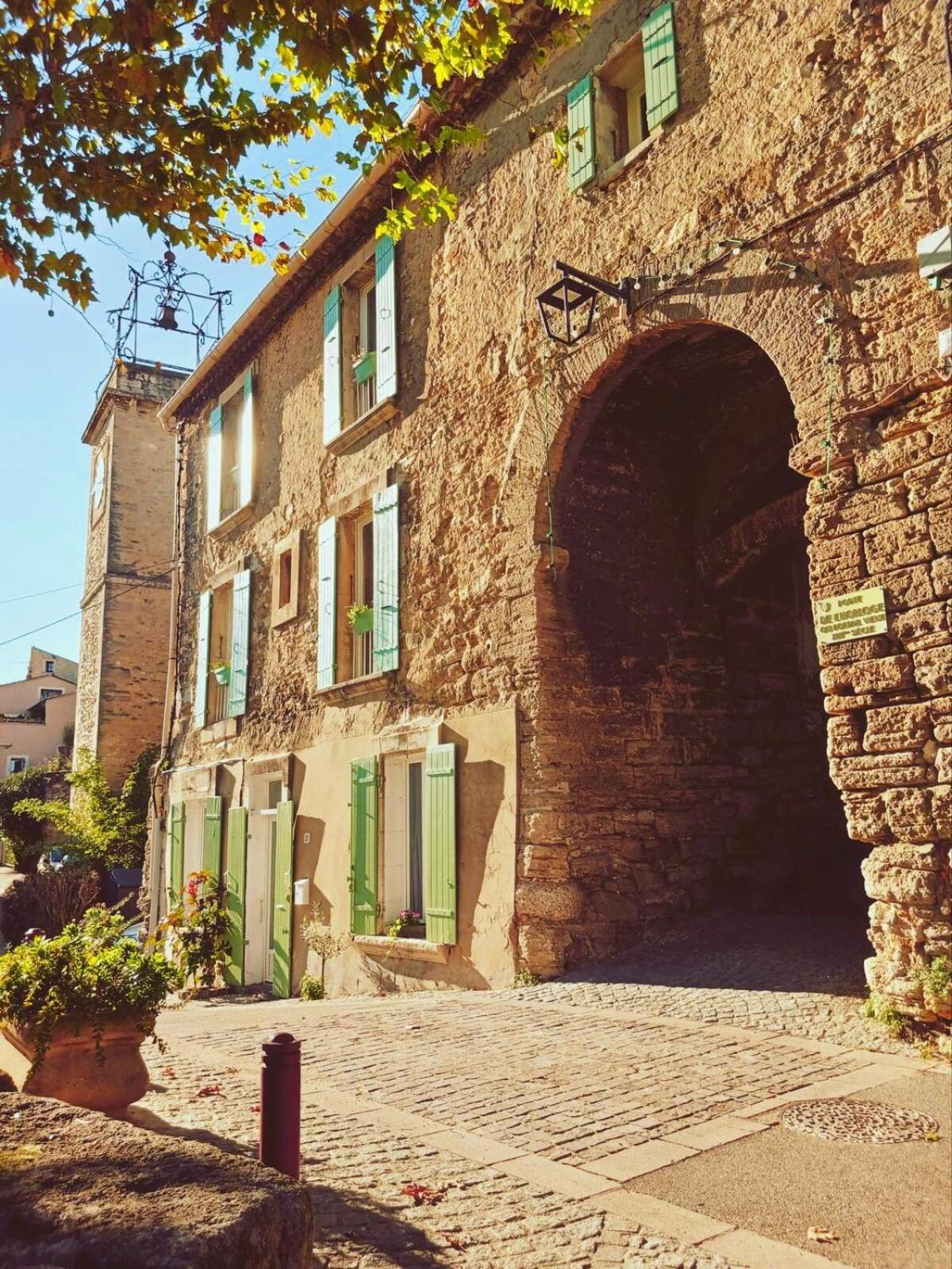 L'Appartement De L'Arche Chateauneuf-de-Gadagne Luaran gambar