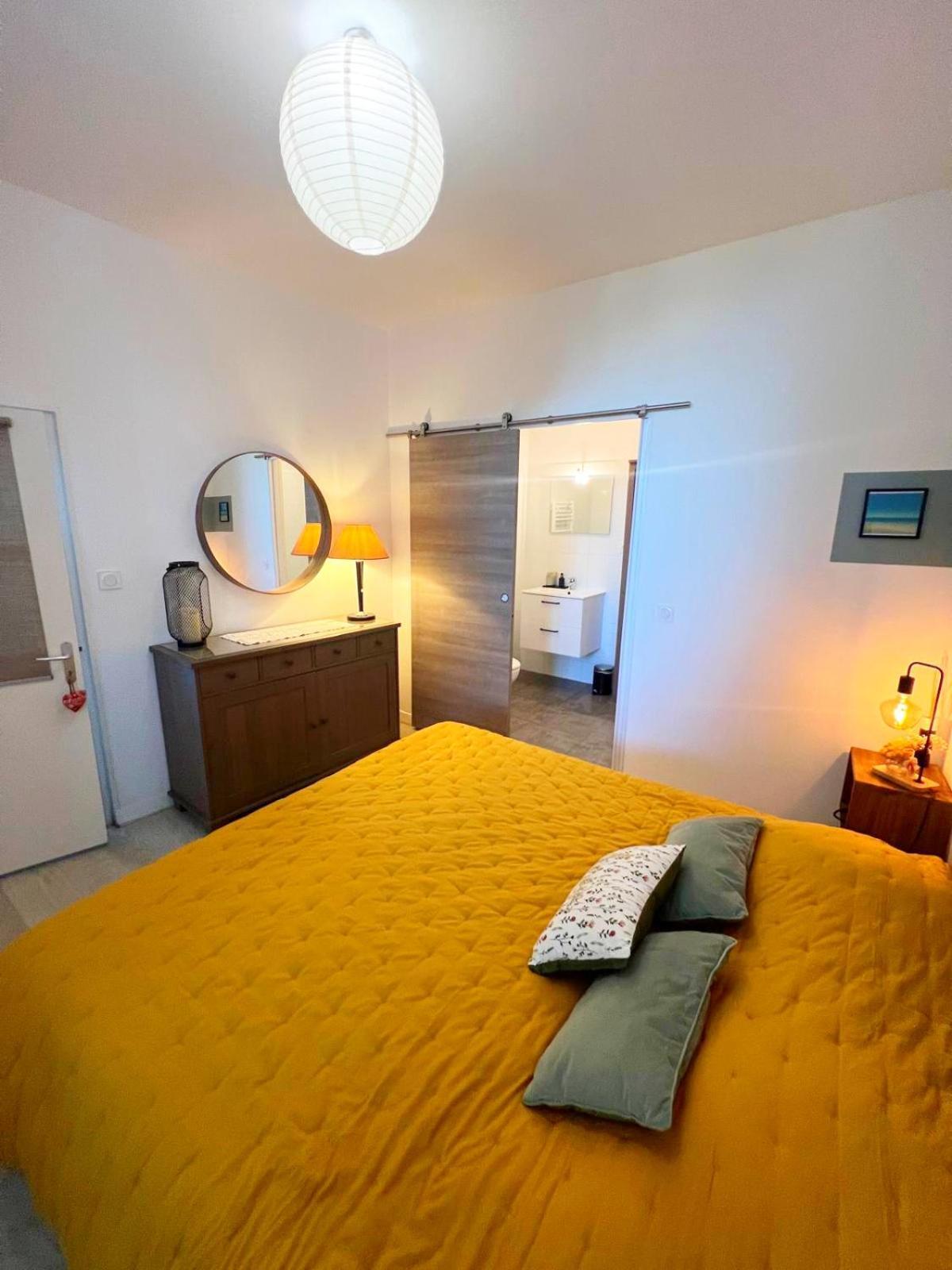 L'Appartement De L'Arche Chateauneuf-de-Gadagne Luaran gambar